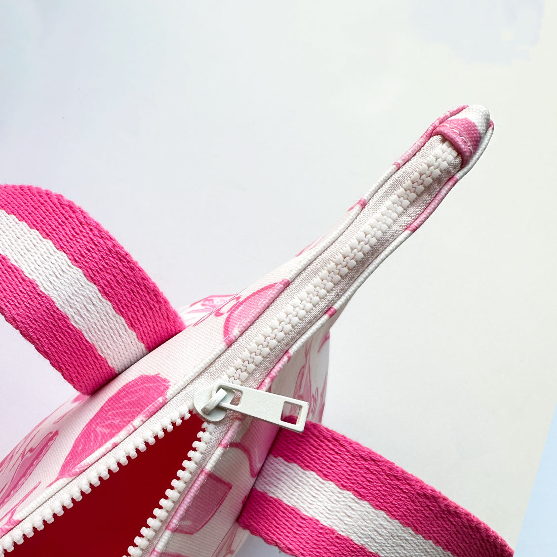 close up of white zipper of mini tote