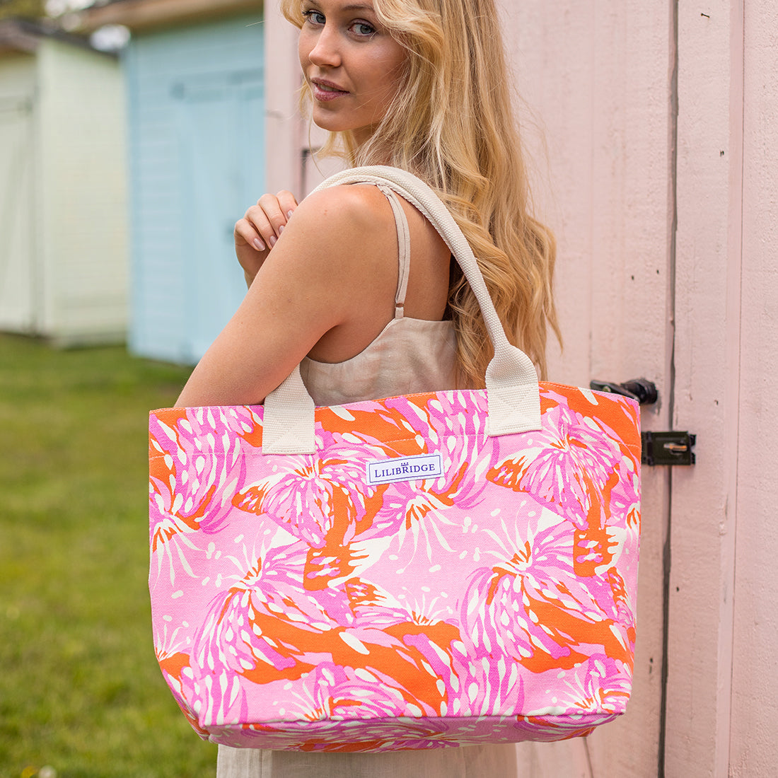 The Live and Love Tote, Tropics
